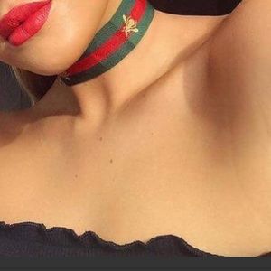 New choker red with green stripes gold bumble bees